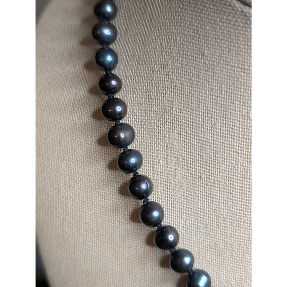 Vintage Black Freshwater Pearl Hand-Knotted Slightly Graduated 18" Necklace - Picture 3 of 12